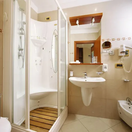 فندق Ristorante Toscana 4*